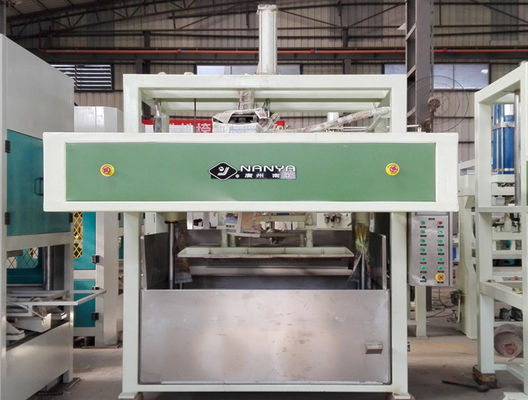 700Pcs / H अंडा कार्टन मशीन प्रकार 3-4 व्यक्तियों का निर्माण करती है